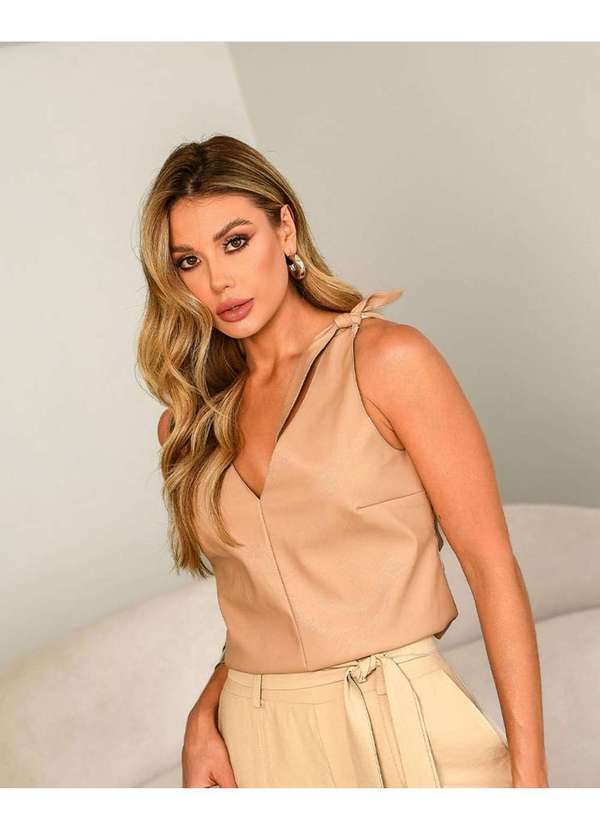Consciência - Blusa Material Sintetico Feminina com Amarracao e Decote V Bege