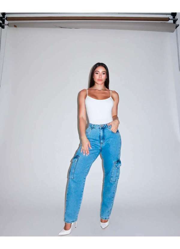 Consciência - Calca Jeans Feminina Mom Cintura Alta com Bolsos Cargo Azul 1