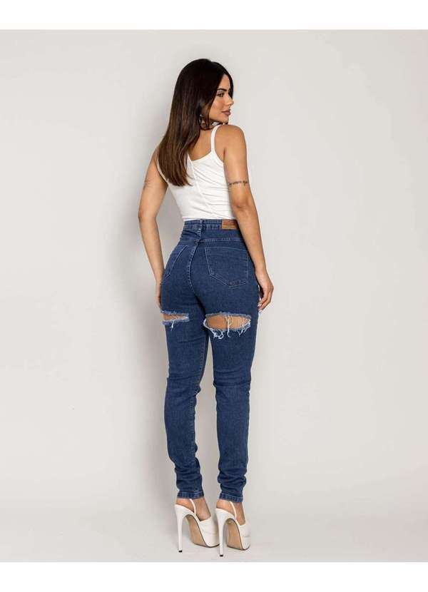 Consciência - Calca Jeans Feminina Mom Cintura Alta Rasgo Abaixo do Quadril Azul