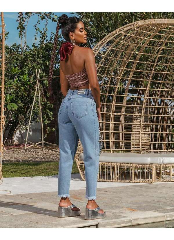 Consciência - Calca Jeans Mom Feminina Barra Desfiada e Aplicacao Azul 2