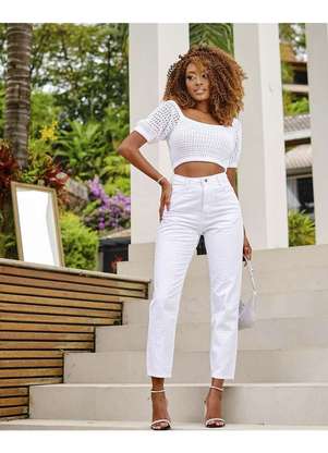 Consciência Calca Sarja Feminina Mom Branca com Aplicacao Strass Frontal  Branco