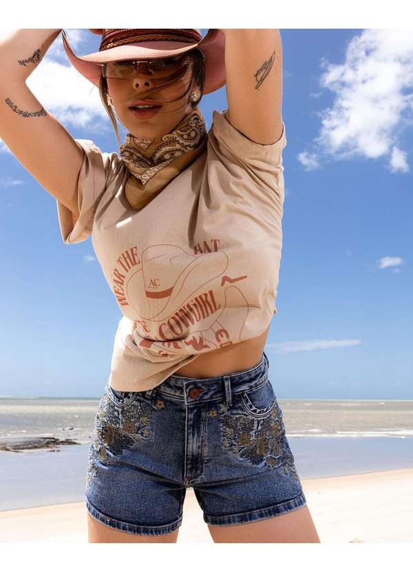 Consciência Shorts Jeans Feminino com Bordado Flor Azul
