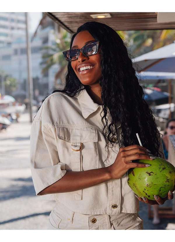 Consciência - Camisa Jeans Cropped Oversize Feminina Bolsos Utilitario Branco