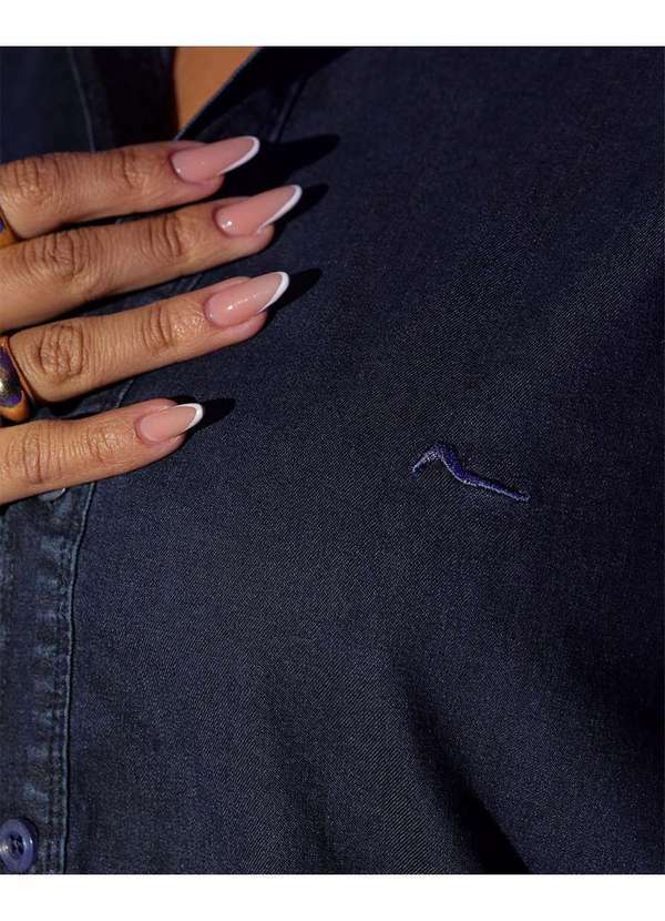 Consciência - Camisa Jeans Feminina com Bordado e Pence Azul 4