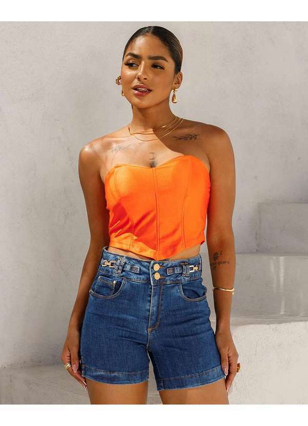 Consciência - Bermuda Jeans Feminina Meia Coxa com Detalhe Corrente no Cos Azul
