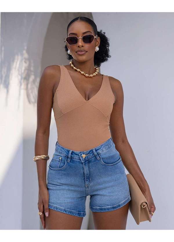 Consciência - Shorts Jeans Mom Feminino Cintura Alta Detalhe Botao Azul 4