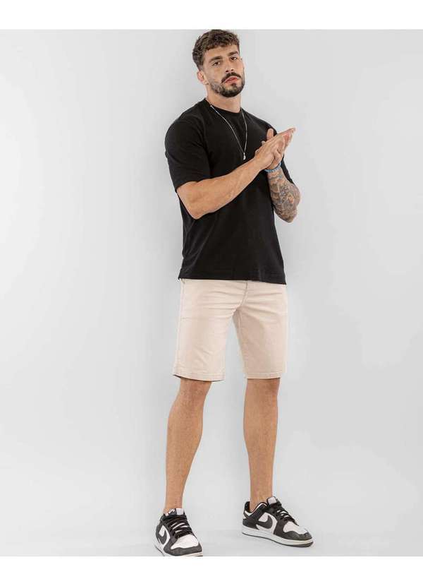 Consciência - Bermuda Masculina Sarja Chino Areia com Elastano Bege