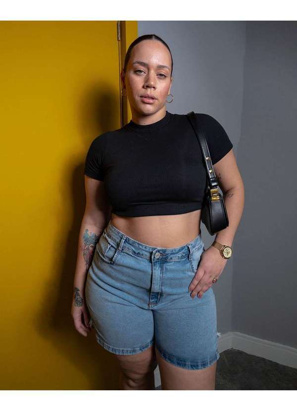Consciência - Shorts Jeans Mom Plus Size Feminino Recorte na Barra Azul