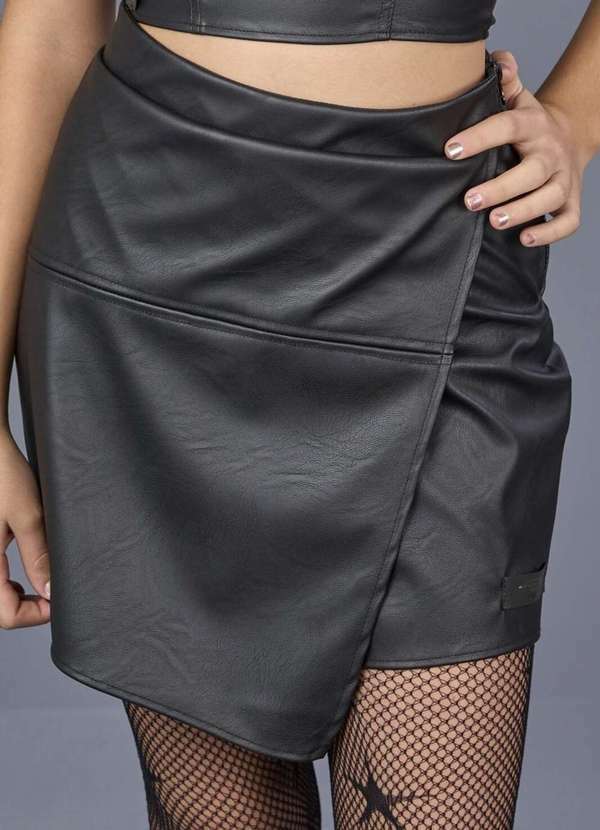 Collie - Saia Shorts Assimétrico em Couro Urban Collie Preto