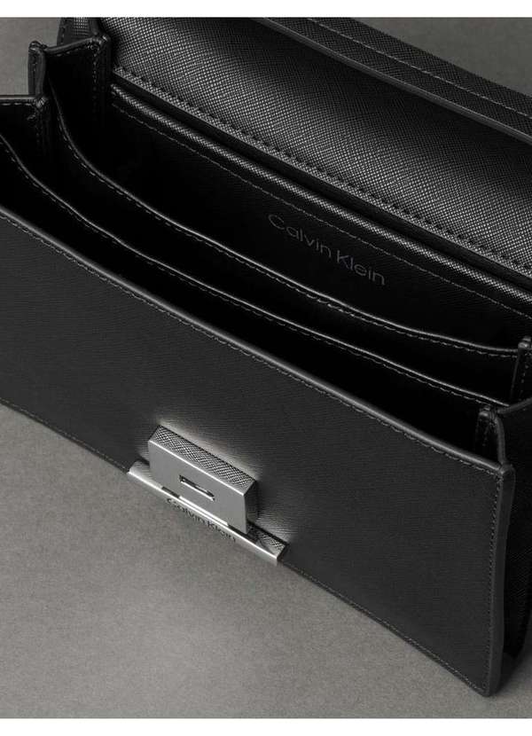 Calvin Klein Jeans - Bolsa Feminina Linear Mini Crossbody Calvin Klein - Preto Preto