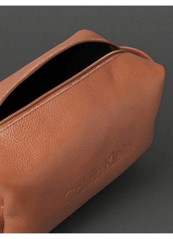 Calvin Klein Jeans - Necessaire Masculina Couro Calvin Klein - Havana Marrom 2