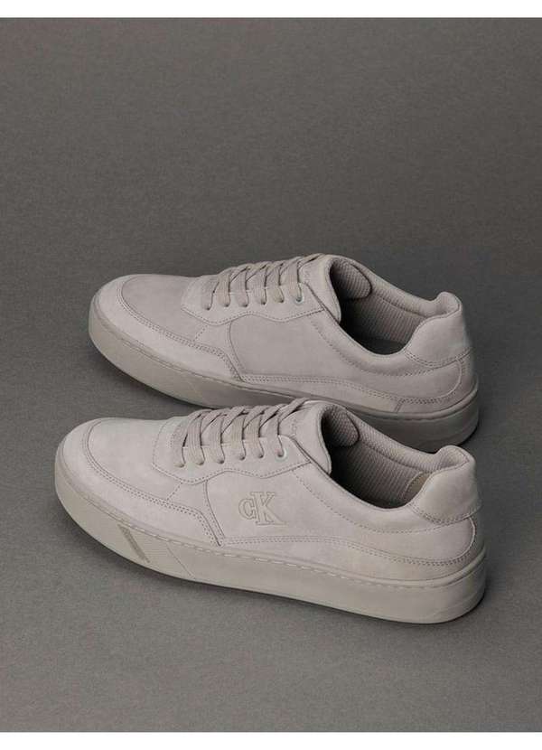 Calvin Klein Jeans - Tênis Masculino Palito Side Nobuck Calvin Klein Jeans - Cinza Méd Cinza