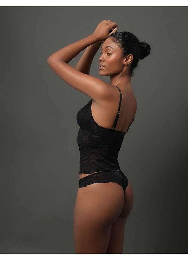 Calvin Klein Jeans - Calcinha Fio Dental Bridal Lace Calvin Klein Underwear - Preto Preto