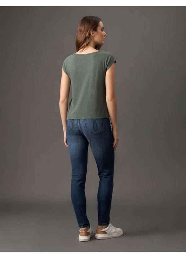 Calvin Klein Jeans - Camiseta Feminina Decote V Calvin Klein Jeans - Verde Médio Verde