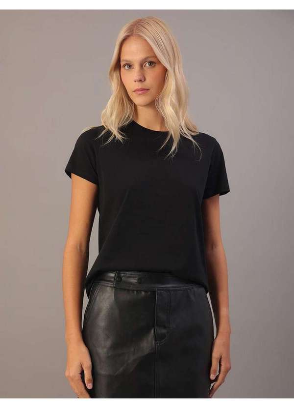 Calvin Klein Jeans - Camiseta Feminina Essentials Estampa na Barra Calvin Klein Jeans Preto