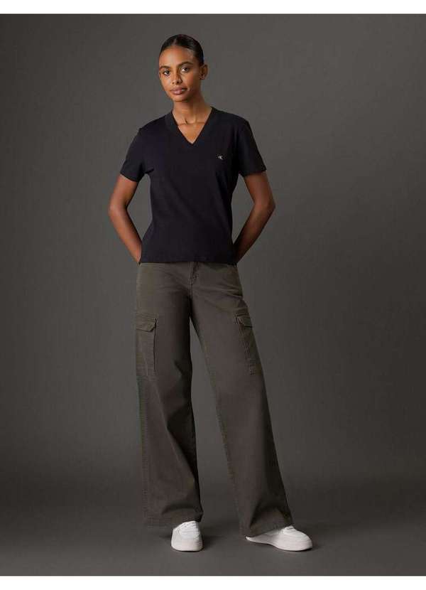 Calvin Klein Jeans - Camiseta Feminina Gola V Egípcio Calvin Klein Jeans - Preto Preto 3