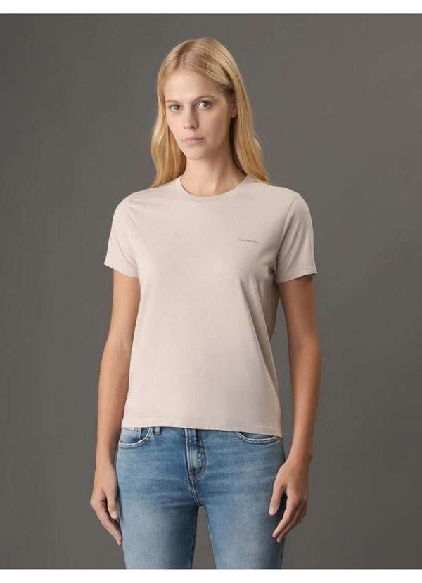 Calvin Klein Jeans - Camiseta Feminina Micrologo Peito Calvin Klein Jeans - Areia Bege