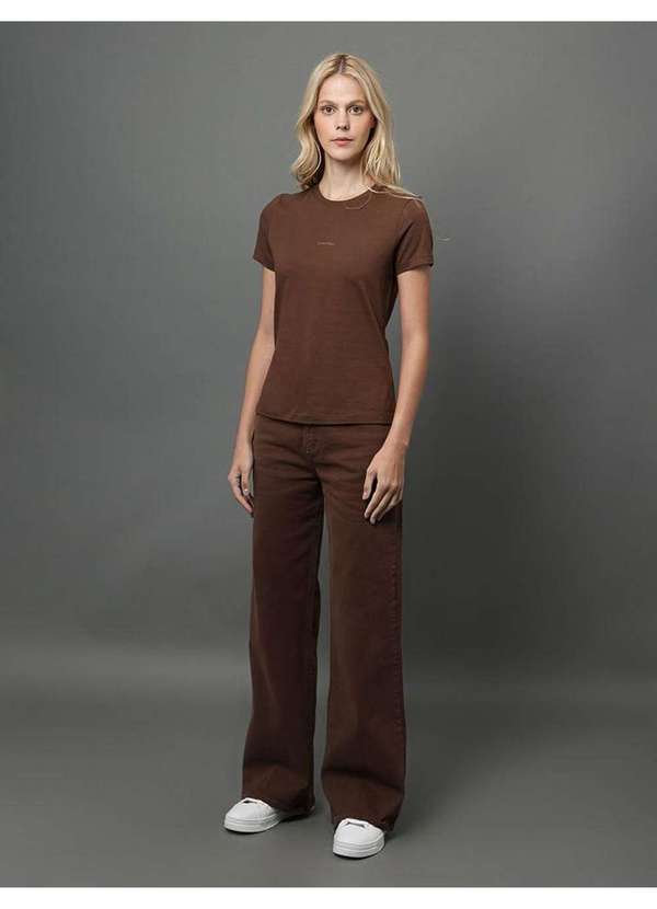 Calvin Klein Jeans - Camiseta Feminina Mini Logo Calvin Klein - Marrom Marrom