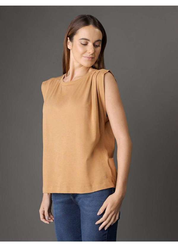 Calvin Klein Jeans - Camiseta Feminina Pregas no Ombro Calvin Klein Jeans - Havana Marrom