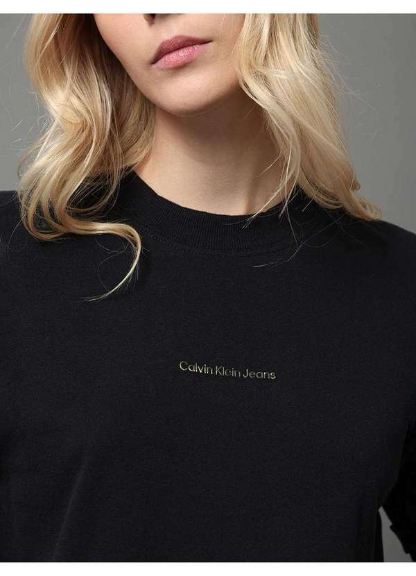 Calvin Klein Jeans - Camiseta Feminina Relevo Contraste e Foil Calvin Klein Jeans - Pr Preto