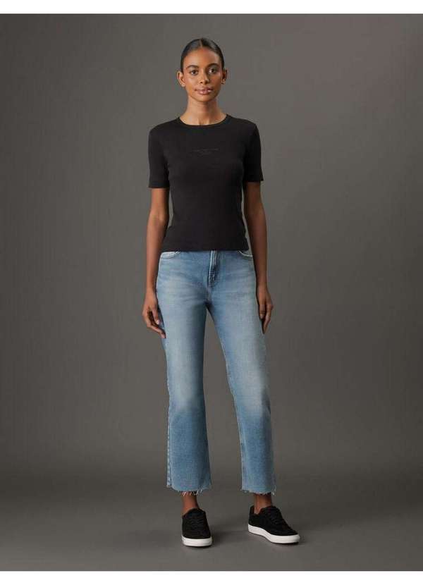 Calvin Klein Jeans - Camiseta Feminina Relevo Foil Calvin Klein Jeans - Preto Preto