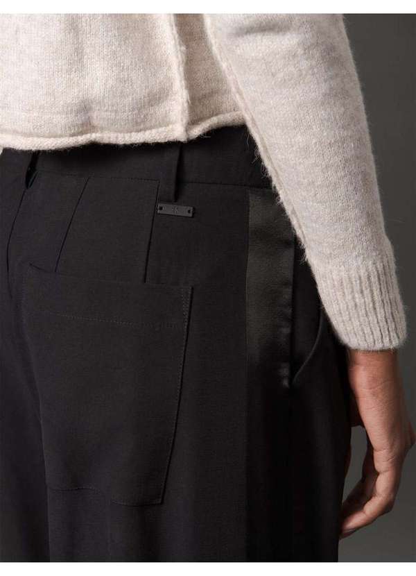 Calvin Klein Jeans - Calça Feminina Alfaiatada Acetinada Calvin Klein Jeans - Preto Preto 5