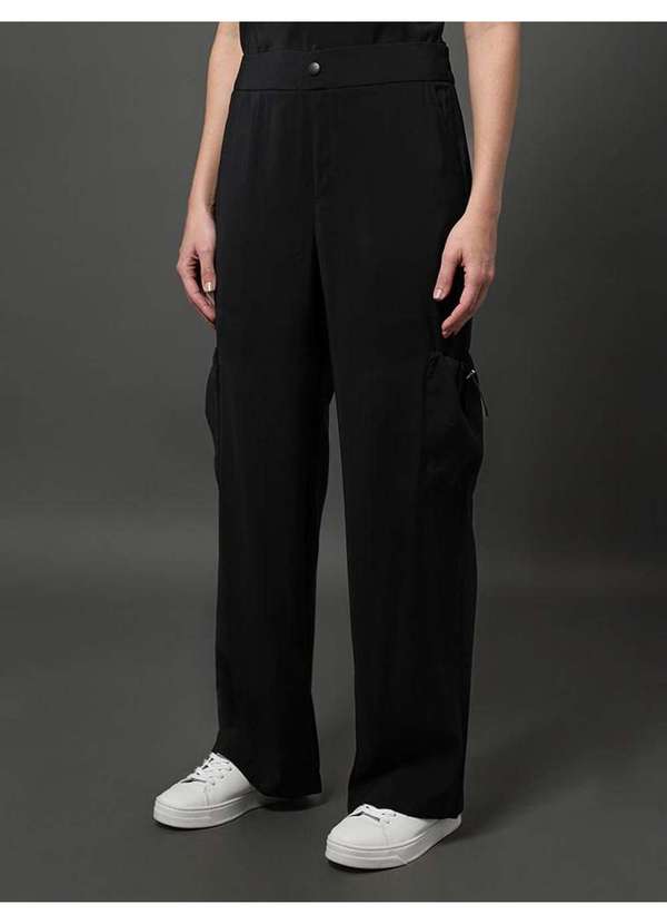 Calvin Klein Jeans Calça Feminina Cargo com Regulador Calvin Klein Jeans  Preto Preto