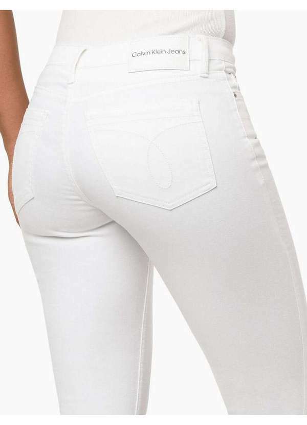 Calvin Klein Jeans - Calça Feminina Color de Sarja Infinite Black Super Skinny Cintura Branco