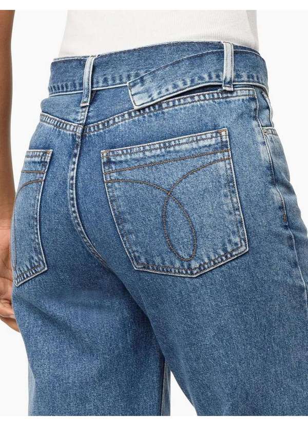 Calvin Klein Jeans - Calça Jeans Feminina Mom com Cinto - Azul Médio Azul 4