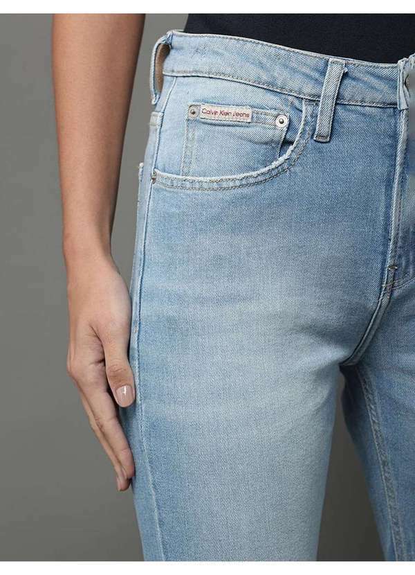 Calvin Klein Jeans - Calça Jeans Feminina Slim 5 Pockets Calvin Klein Jeans - Azul Cla Azul 4