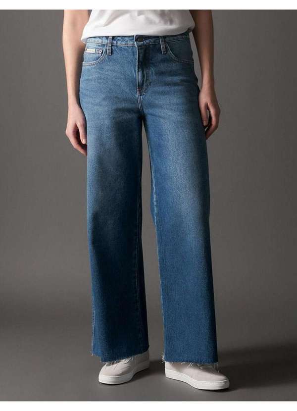 Calvin Klein Jeans - Calça Jeans Feminina Wide Led Cropped Calvin Klein Jeans - Azul M Azul