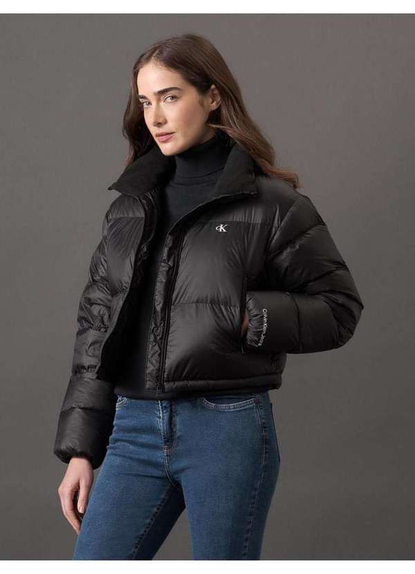 Calvin Klein Jeans - Jaqueta Feminina Cropped em Matelassê Calvin Klein Jeans - Preto Preto