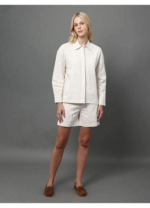 Calvin Klein Jeans - Bermuda Feminina Linho Texturizado Calvin Klein - Off White Branco