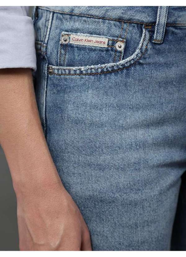 Calvin Klein Jeans - Bermuda Jeans Feminina Alongada Calvin Klein Jeans - Azul Claro Azul 4