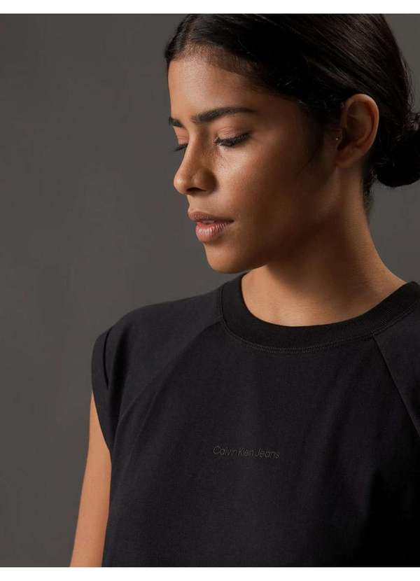 Calvin Klein Jeans - Vestido Feminino Cavas Raglan Calvin Klein Jeans - Preto Preto 4