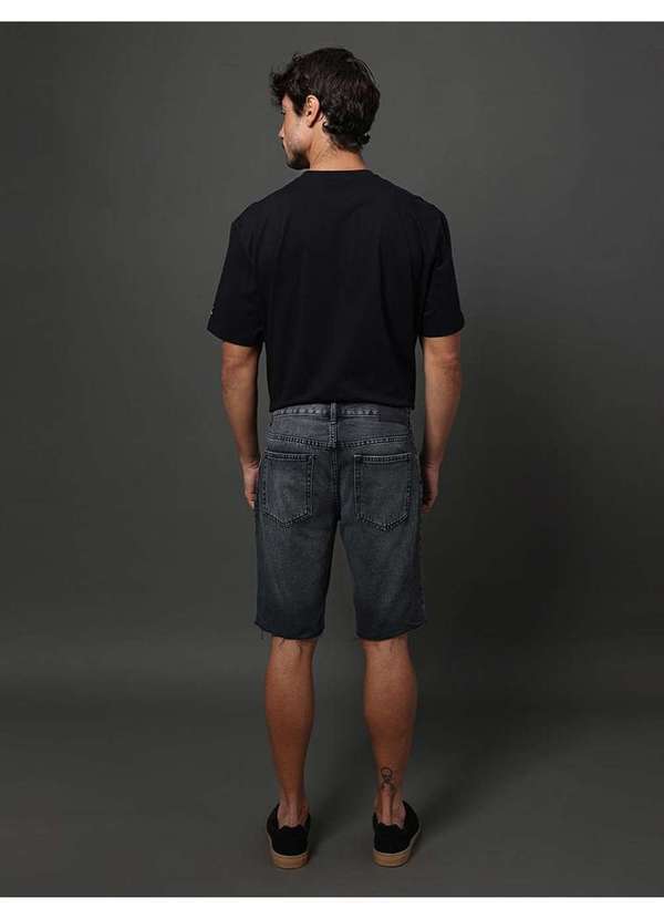 Calvin Klein Jeans - Bermuda Jeans Masculina Barras a Fio Calvin Klein Jeans - Preto Preto