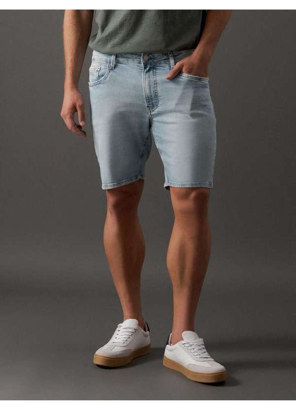Calvin Klein Jeans - Bermuda Jeans Masculina Carnaby Calvin Klein Jeans - Azul Claro Azul