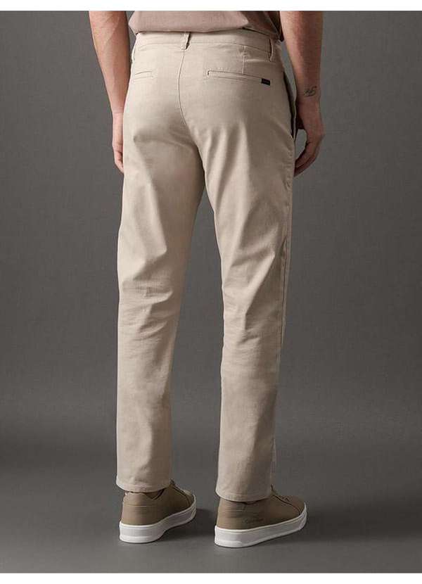 Calvin Klein Jeans - Calça Chino Slim - Caqui Claro Bege