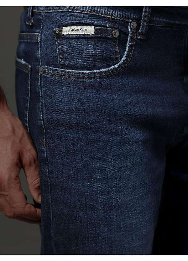 Calvin Klein Jeans - Calça Jeans Masculina Straight 5 Pockets Calvin Klein - Azul Médi Azul