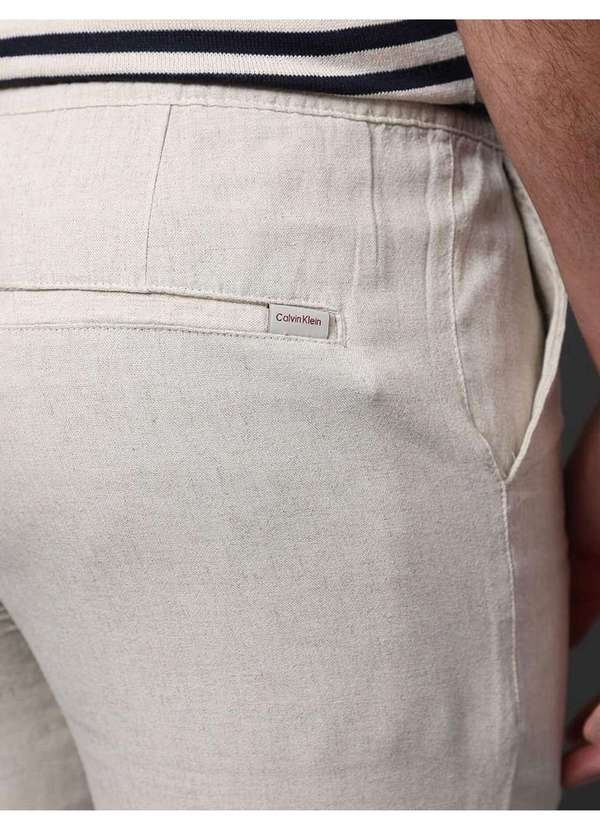Calvin Klein Jeans - Calça Masculina Elástico Linen Calvin Klein - Off White Branco 4