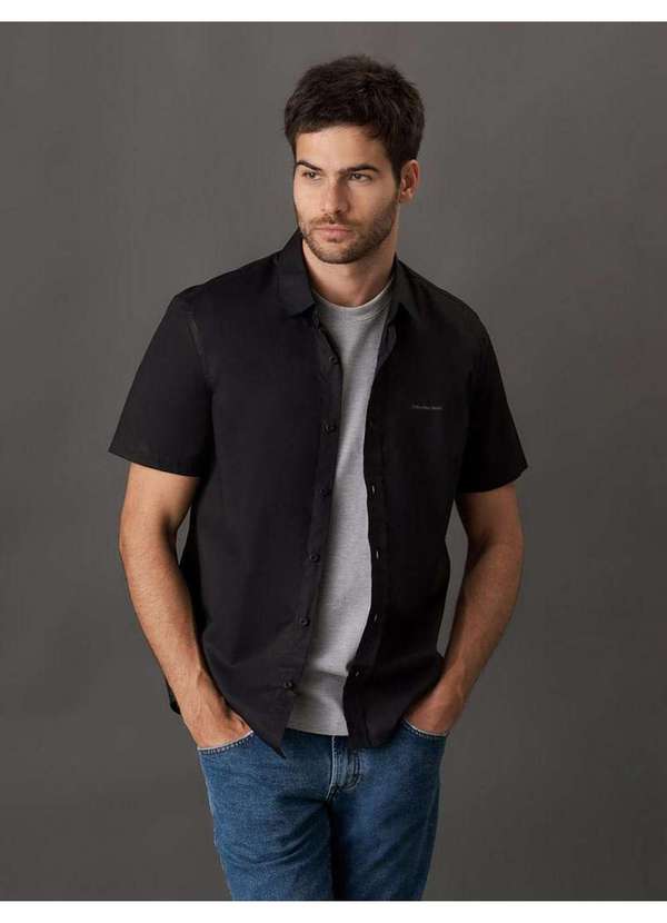 Calvin Klein Jeans - Camisa Masculina Logo no Peito Calvin Klein Jeans - Preto Preto