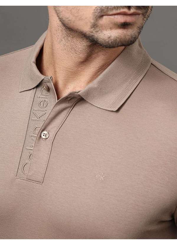 Calvin Klein Jeans - Polo Masculina Liquid Touch Calvin Klein - Caqui Medio Bege 5