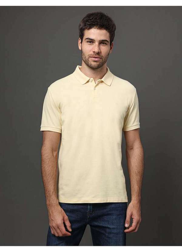 Calvin Klein Jeans - Polo Masculina Regular sem Friso Calvin Klein - Amarelo Manteiga Amarelo