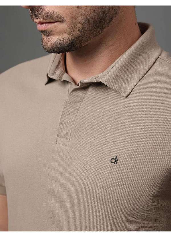 Calvin Klein Jeans - Polo Masculina Slim Calvin Klein - Caqui Medio Bege 2