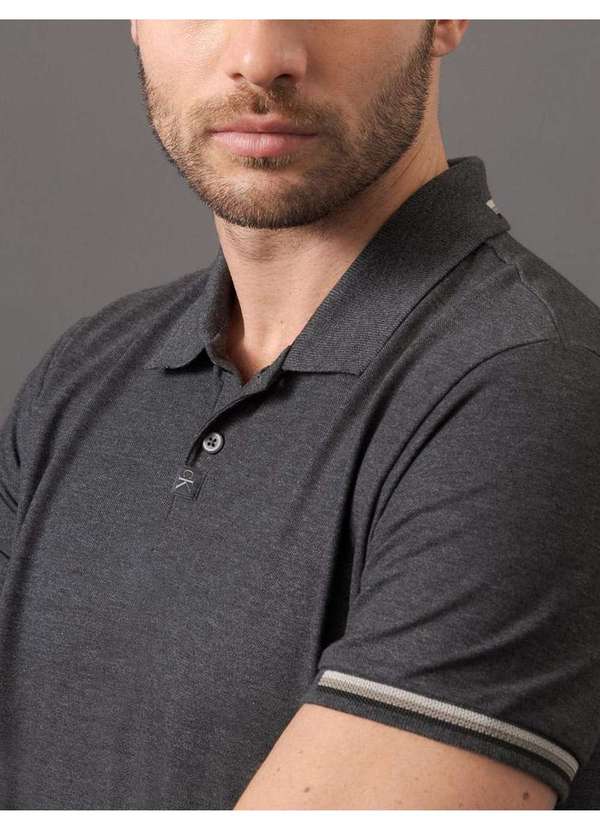 Calvin Klein Jeans - Polo Masculina Slim Meio Friso Calvin Klein Jeans - Chumbo Cinza 4
