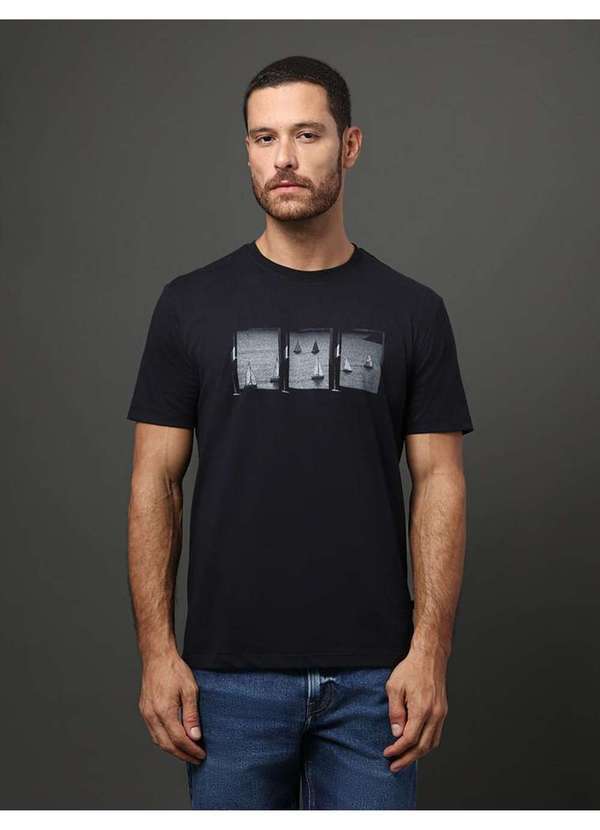 Calvin Klein Jeans - Camiseta Masculina Boy Veleiros Calvin Klein Jeans - Preto Preto