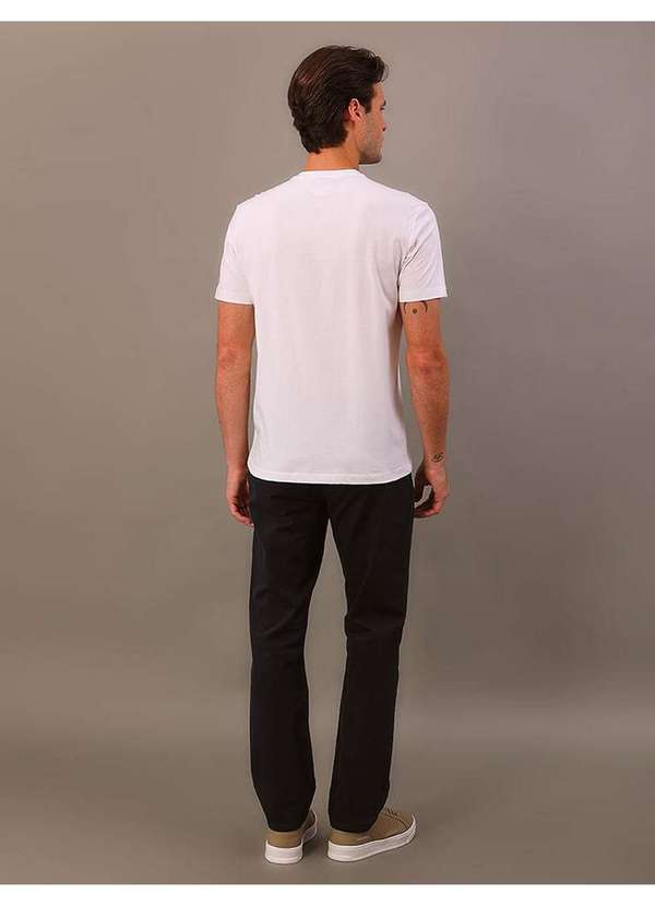 Calvin Klein Jeans - Camiseta Masculina Embossed Color Calvin Klein - Branco 2 Branco 4