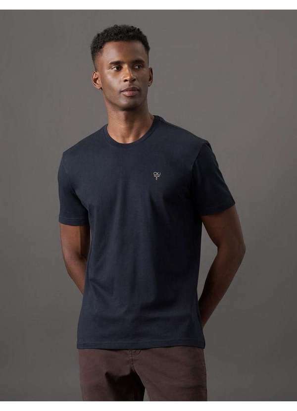 Calvin Klein Jeans - Camiseta Masculina Estampa Ômega no Peito Calvin Klein Jeans - Ma Azul