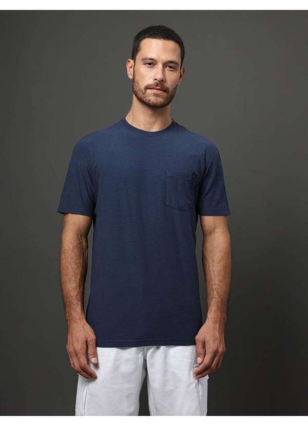 Calvin Klein Jeans - Camiseta Masculina Flamê com Bolso Calvin Klein Jeans - Marinho Azul