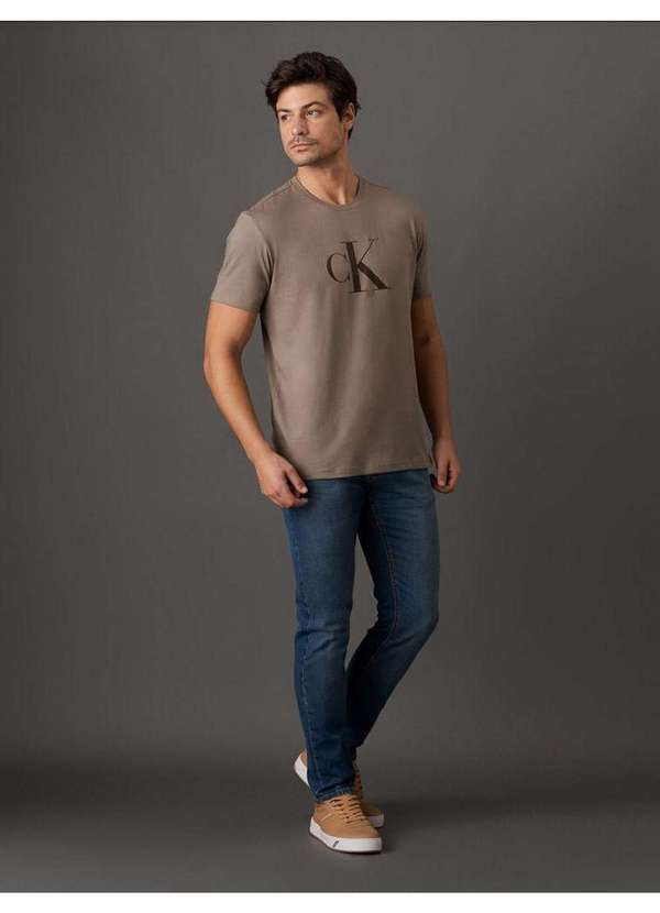 Calvin Klein Jeans - Camiseta Masculina Gel Calvin Klein Jeans - Caqui Medio Bege